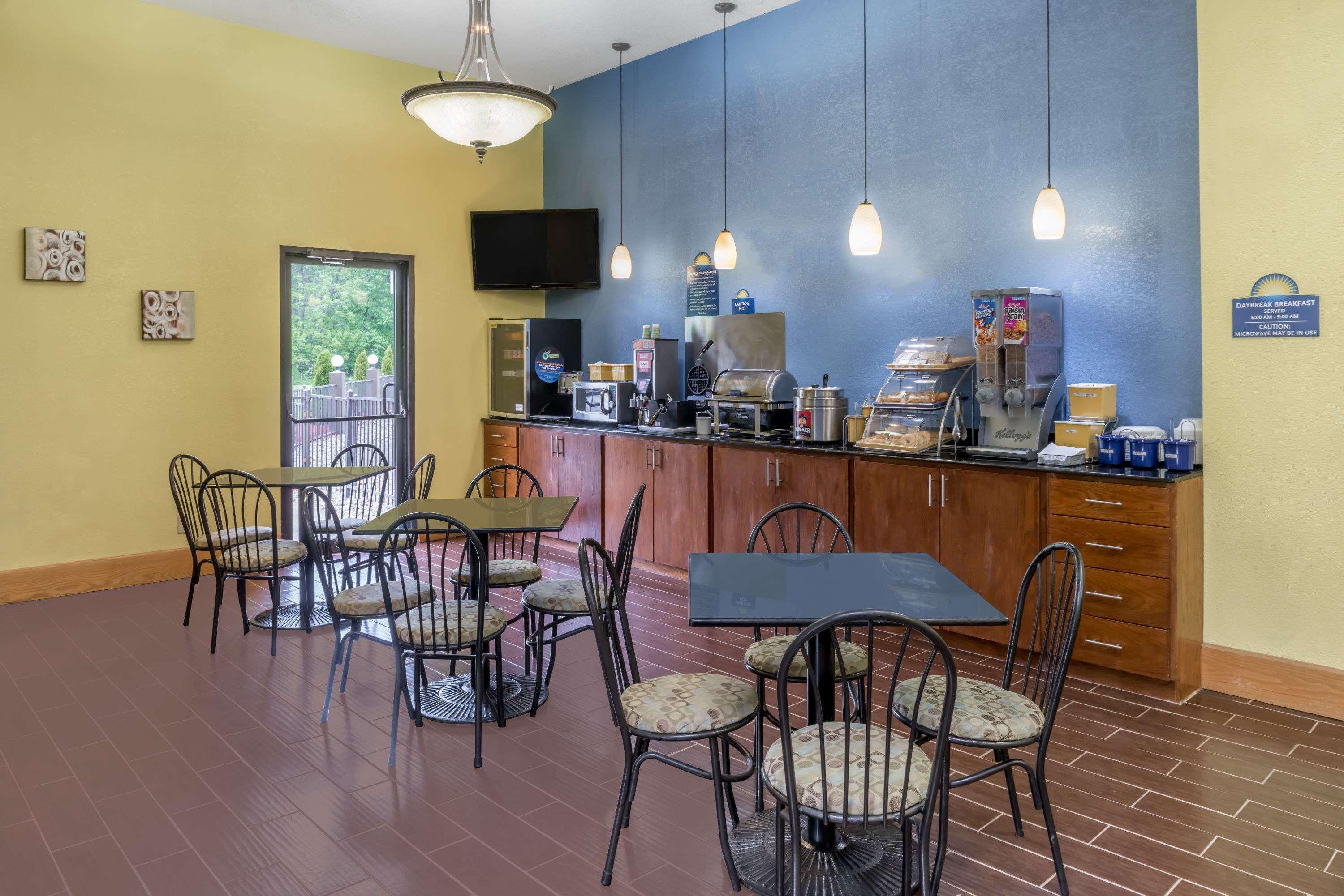 Days Inn & Suites By Wyndham Casey Ngoại thất bức ảnh