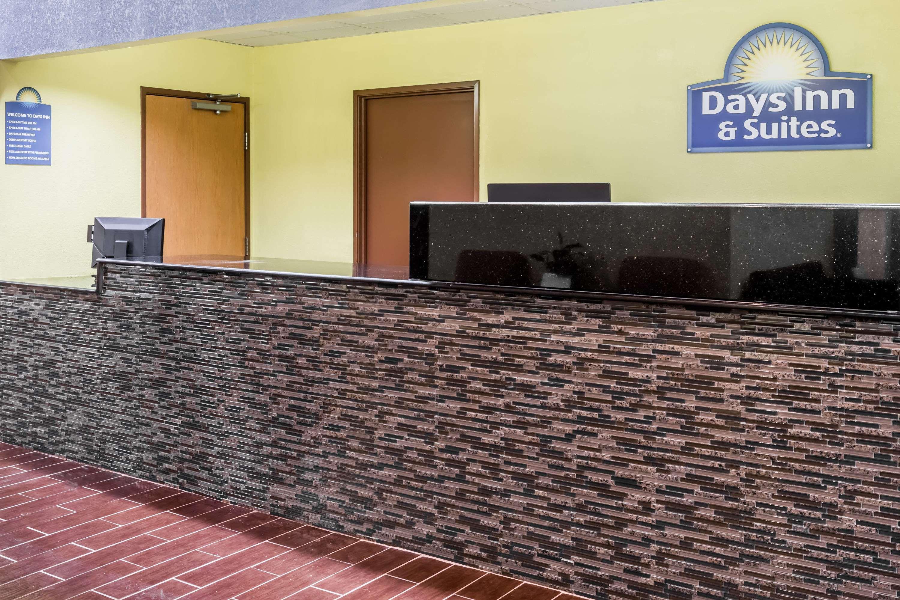 Days Inn & Suites By Wyndham Casey Ngoại thất bức ảnh