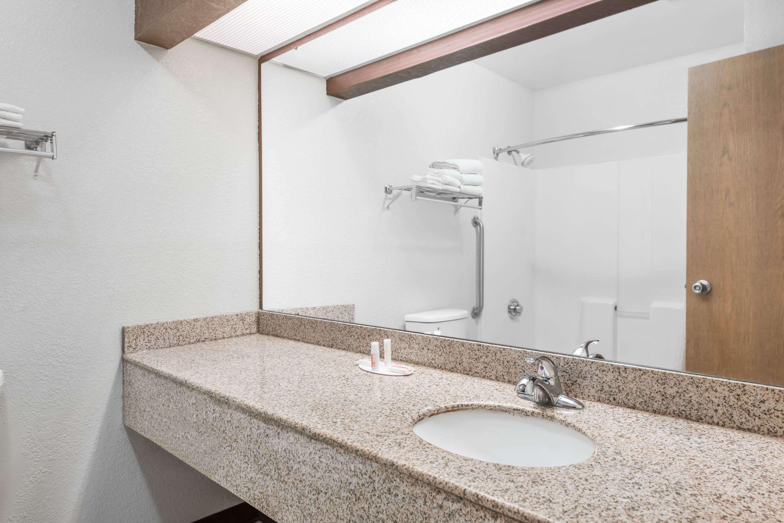 Days Inn & Suites By Wyndham Casey Ngoại thất bức ảnh